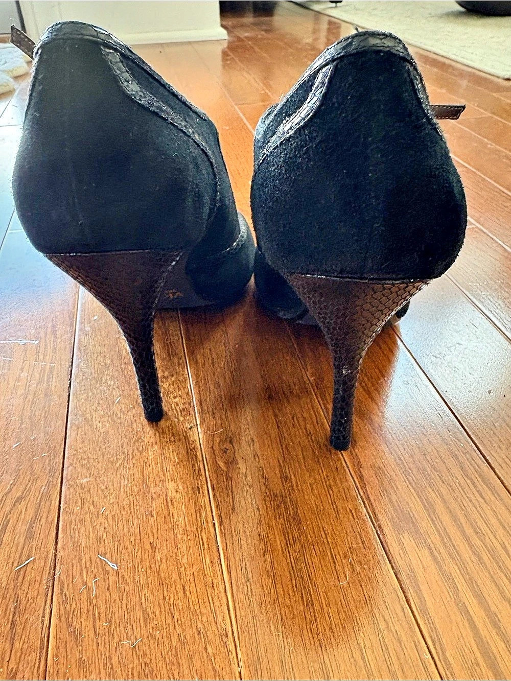 Victor Alfaro 7 1/2 Black Rounded-Toe Heels US - Picture 3 of 6